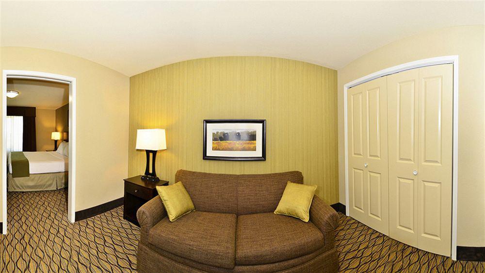 Holiday Inn Express & Suites - Williston By Ihg Business photo
